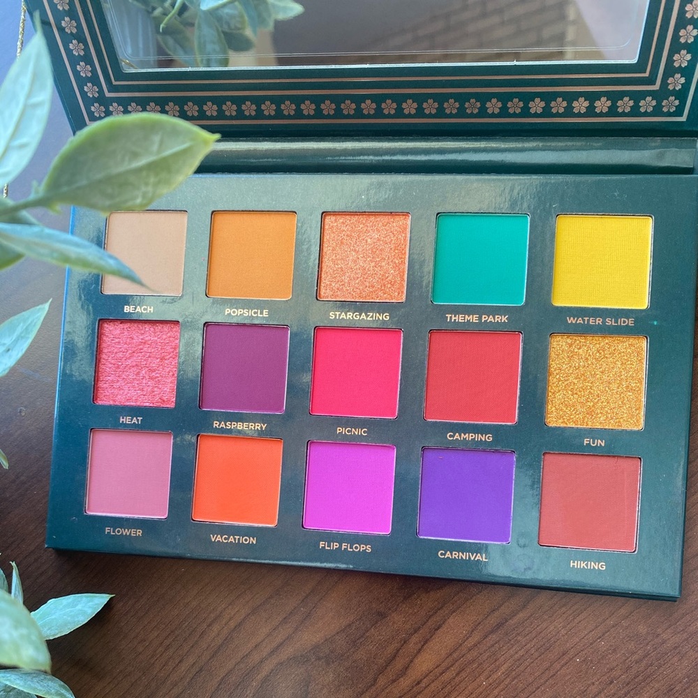 NWT Ace Beaute “Nostalgia” Eyeshadow Palette